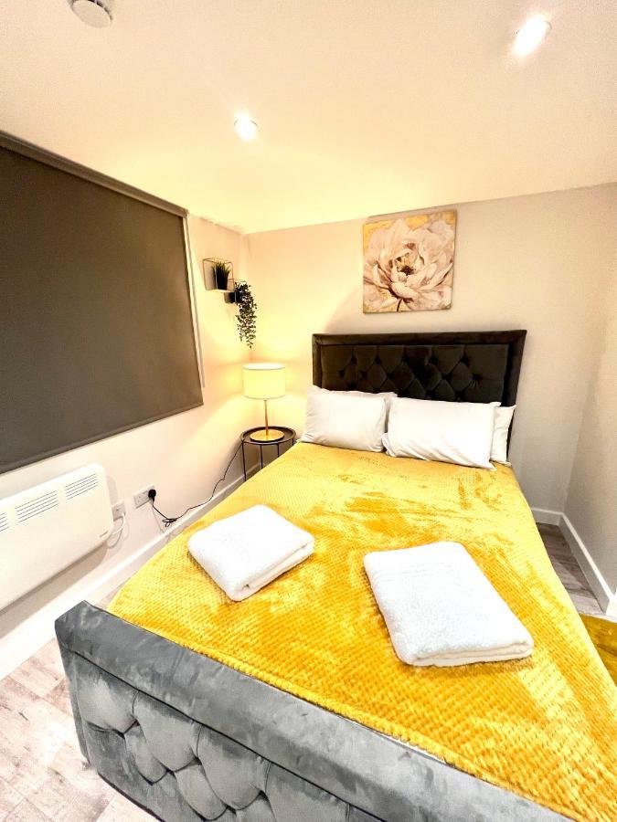 Golden Residences - Oakway Feltham Exterior photo